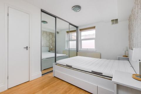 1 bedroom flat for sale, Clapham Common South Side, Clapham South, London