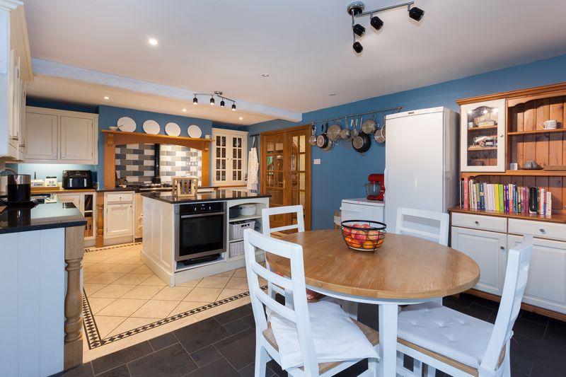 Dining kitchen