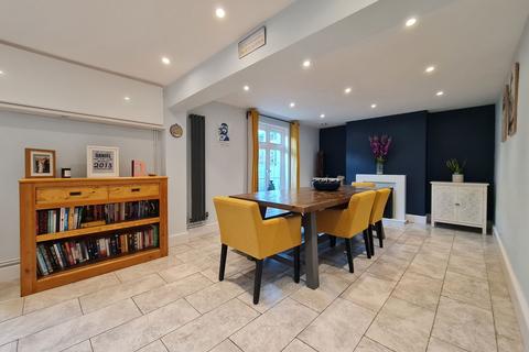 15 Sandwich Road, Eythorne, Dover, CT15 4AA