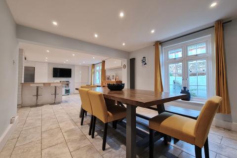 15 Sandwich Road, Eythorne, Dover, CT15 4AA