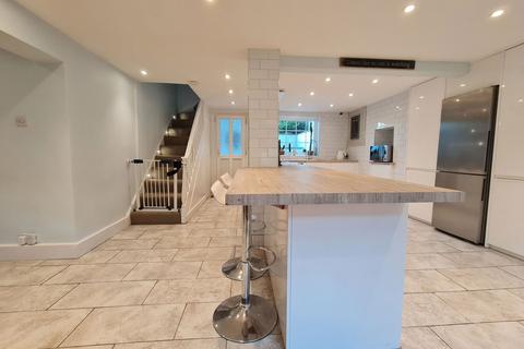 15 Sandwich Road, Eythorne, Dover, CT15 4AA