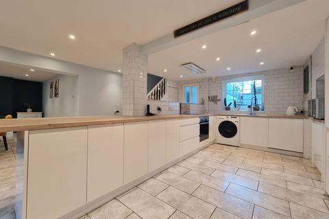 15 Sandwich Road, Eythorne, Dover, CT15 4AA