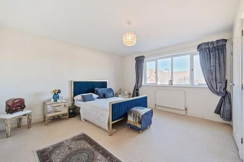 1 Merrin Hill, South Croydon, CR2 0SD