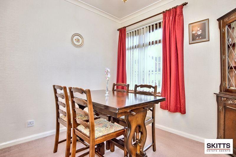 Bedroom 2/dining...