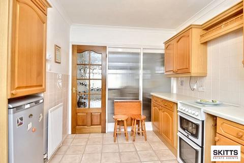 17 Wyvern Close, Willenhall, WV12 5UF
