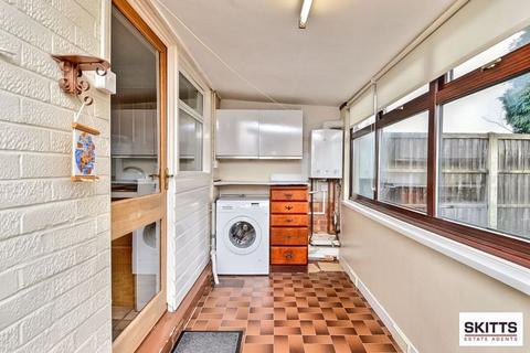 17 Wyvern Close, Willenhall, WV12 5UF