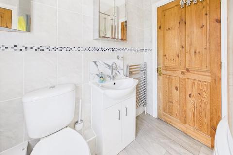 32 William Road, Caterham, CR3 5NN