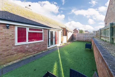 2 bedroom detached bungalow for sale, Queensway, Banbury