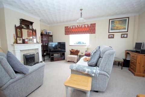 2 bedroom detached bungalow for sale, Leamington Crescent, Lee-On-The-Solent, PO13