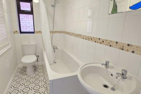 4 Gideons Close, Dudley, DY3 2HY