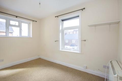 Studio to rent, Ashley Road, Parkstone, BH14