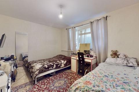 2 bedroom apartment for sale, Beech Avenue, London, W3