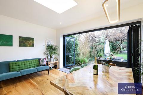 4 bedroom semi-detached house to rent, Birchmead Avenue, Pinner