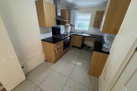 3 bedroom townhouse to rent, Cranford Lane, Hounslow, TW5