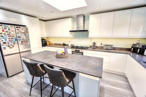 3 bedroom detached house for sale, Green Road, High Wycombe HP13