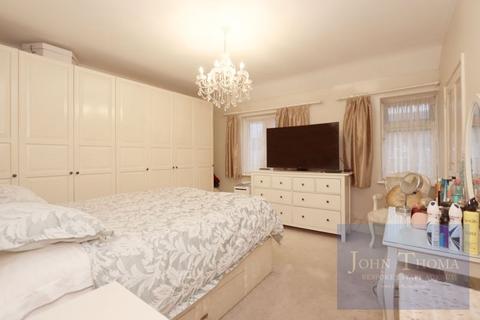 106 Valence Wood Road, Dagenham, RM8 3AJ