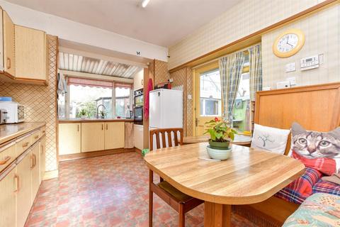 2 bedroom chalet for sale, Weatherhill Road, Smallfield, Surrey