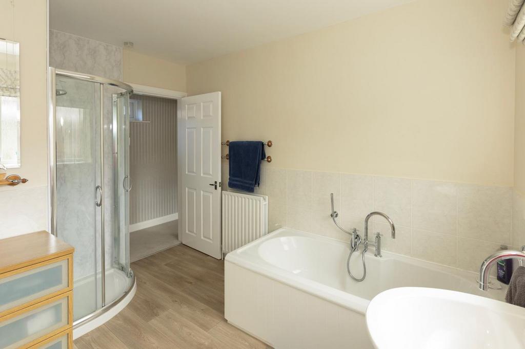 Bathroom1.jpeg