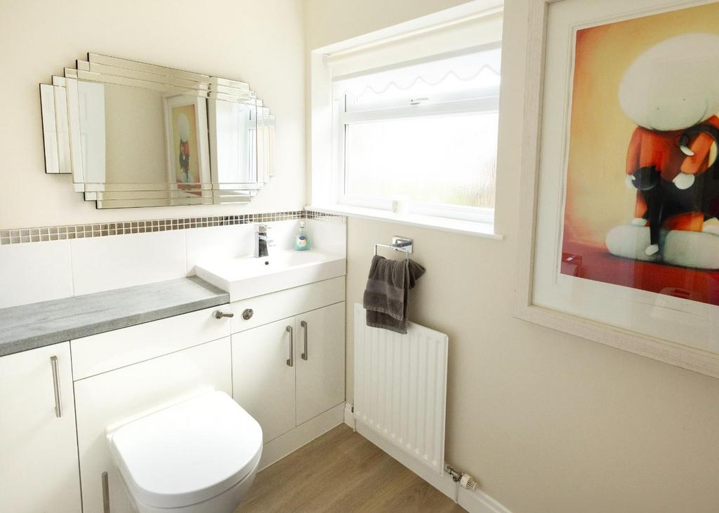 6.Guest Bathroom.jpg