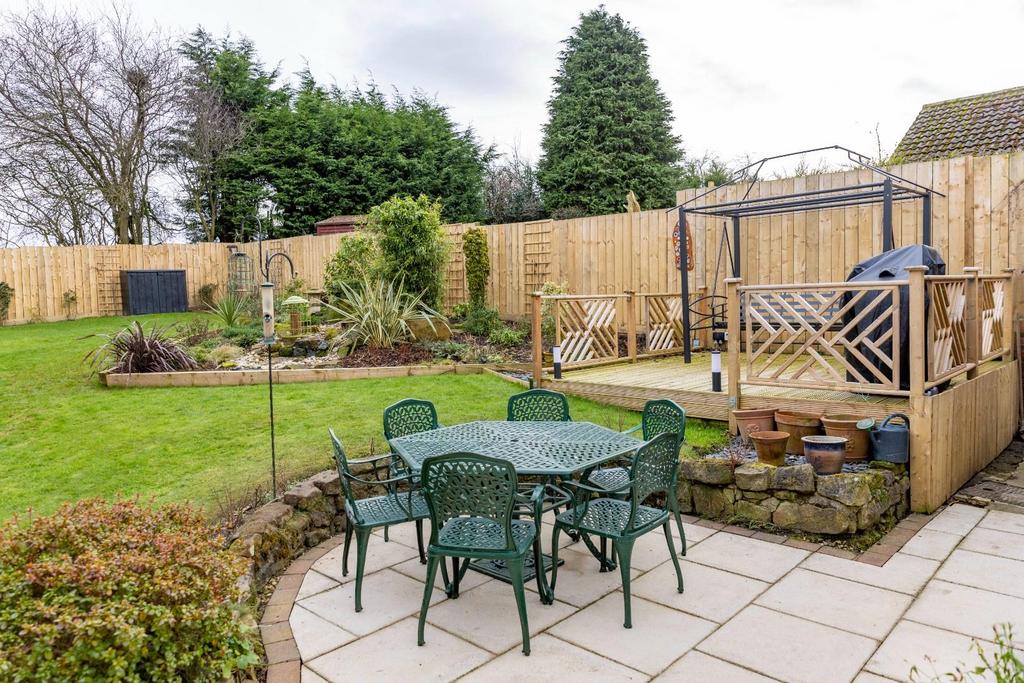 16. Rear Garden 3jpg.jpg
