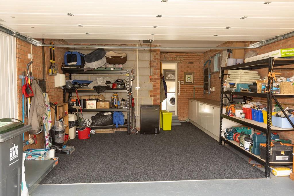 19 Garage1..jpg
