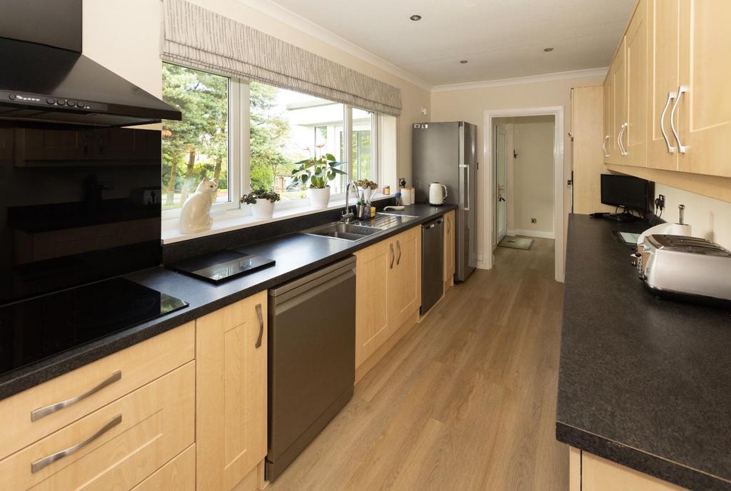 8.kitchen2.jpg