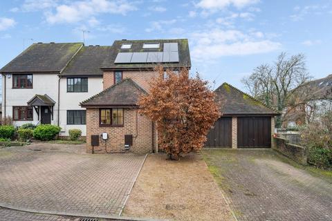 4 bedroom end of terrace house to rent, Old Town Close, Beaconsfield, Buckinghamshire, HP9