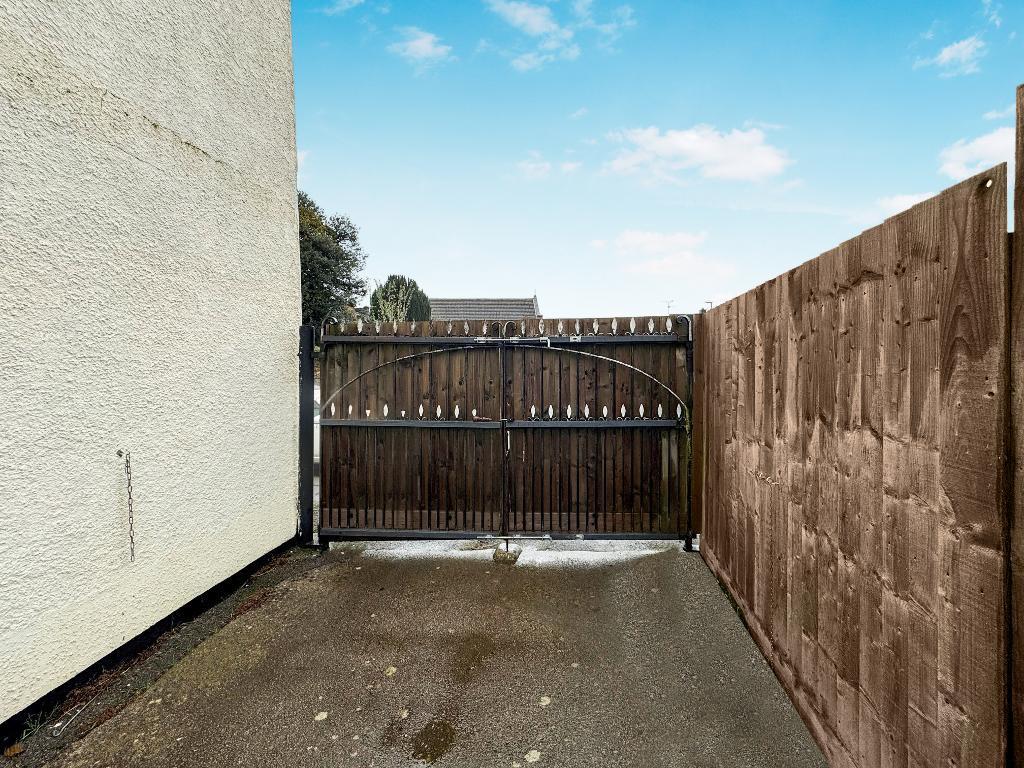 Gated access to front