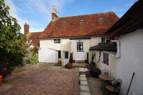 4 bedroom maisonette to rent, High Street, Steyning, West Sussex, BN44 3RE