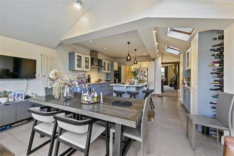 18 Dancer Road, Richmond, TW9 4LA