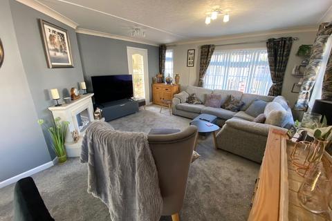 2 bedroom mobile home for sale, Mandalay Park, Peterborough PE7