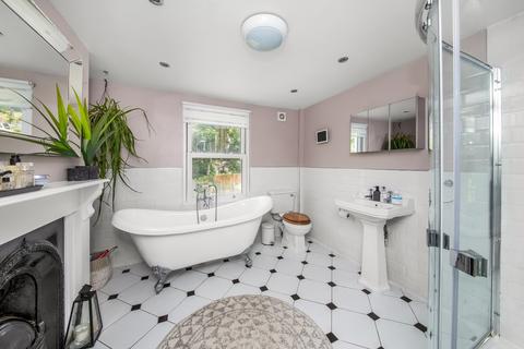 4 bedroom end of terrace house for sale, Woodland Road, London, SE19