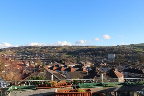 3 bedroom semi-detached house for sale, Cranleigh Mount, Keighley, BD21