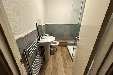 3 bedroom flat to rent, Tyndall's Park Road, Bristol BS8