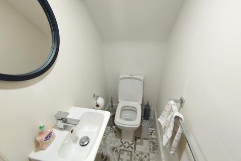 5 bedroom terraced house to rent, Needham Road, Liverpool