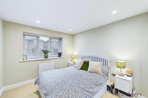 1 bedroom apartment for sale, Woodham Lane, Addlestone, Surrey, KT15