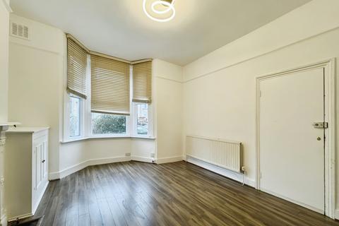 2 bedroom apartment to rent, Farley Road, London SE6