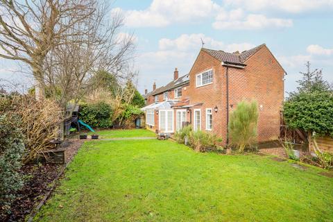 28 Fellowes Lane, Colney Heath, St Albans, AL4 0QA