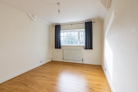 28 Fellowes Lane, Colney Heath, St Albans, AL4 0QA