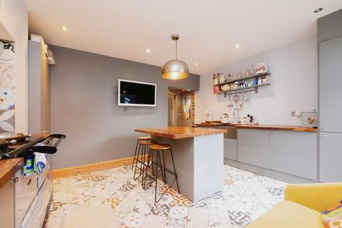 3 bedroom end of terrace house for sale, The Village, YORK YO32