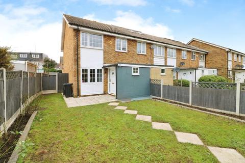 3 bedroom end of terrace house for sale, Poplar Way, Ilford IG6