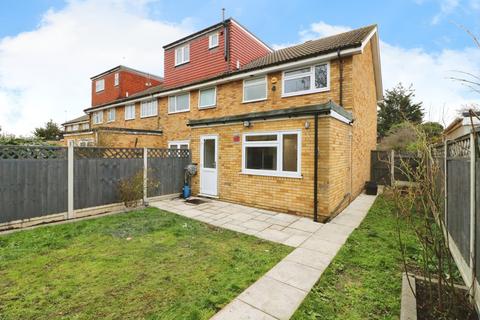 3 bedroom end of terrace house for sale, Poplar Way, Ilford IG6