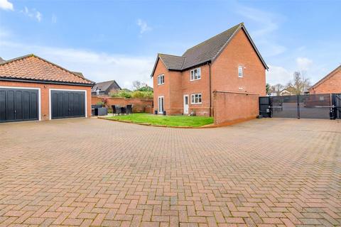 4 bedroom detached house for sale, Wroxham Road, Norfolk NR7