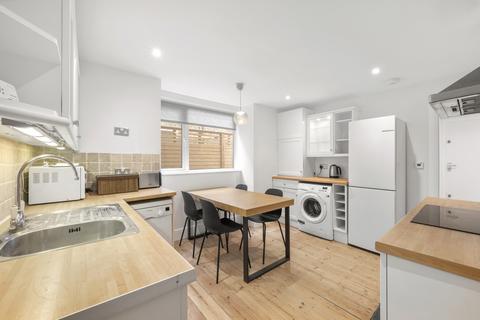 2 bedroom flat to rent, Latimer Road, SW19