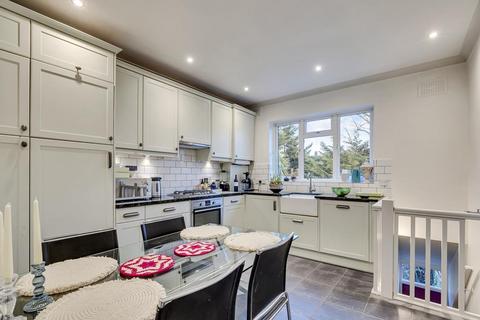 3 bedroom flat for sale, Woodlawn Road, London