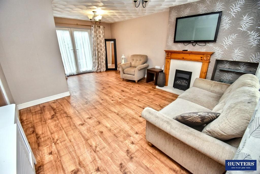 Lounge-dining room