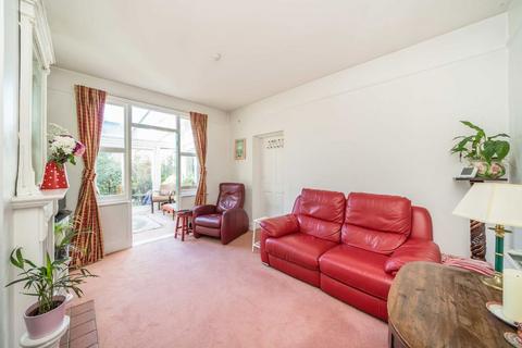 2 bedroom flat for sale, Barmouth Road, London SW18