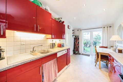 2 bedroom flat for sale, Barmouth Road, London SW18