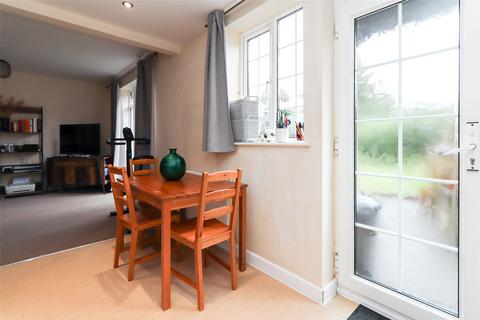 2 bedroom maisonette for sale, Tolcarne Drive, Pinner, HA5