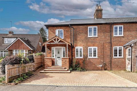 4 bedroom end of terrace house for sale, Coldharbour Lane, Harpenden